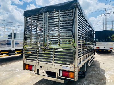 Xe tải Hyundai New Mighty N250SL 2 tấn chở gia cầm Euro 5, động cơ D4CB, thùng inox, vận chuyển an toàn, hiệu quả.