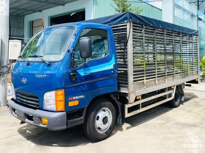 Xe tải Hyundai New Mighty N250SL 2 tấn chở gia cầm Euro 5, động cơ D4CB, thùng inox, vận chuyển an toàn, hiệu quả.