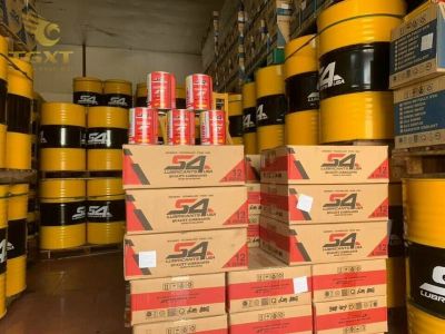 Hình ảnh dấu hiệu xuống cấp của nhớt xe tải, cảnh báo bảo dưỡng định kỳ để tránh hỏng hóc.