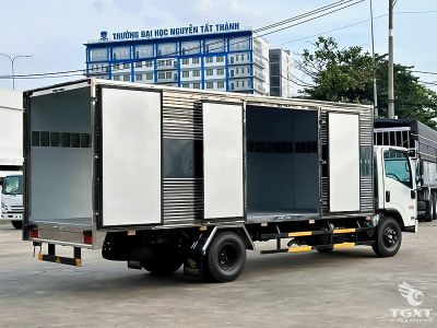 Xe tải Isuzu NQR NQR75ME5A 4.9 Tấn, động cơ Euro 5, công suất 155PS, vận hành mạnh mẽ, tiết kiệm nhiên liệu, thiết kế bền bỉ cho đa dạng mục đích vận chuyển.