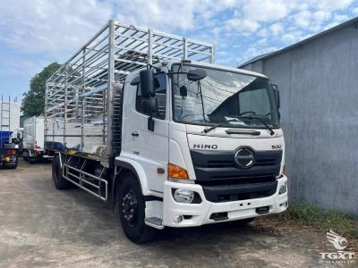 Xe tải Hino FG8JP8A 8 tấn thùng inox chở gia cầm, hiệu suất cao, tiết kiệm nhiên liệu, phù hợp vận chuyển ngành chăn nuôi tại Nhật Bản.