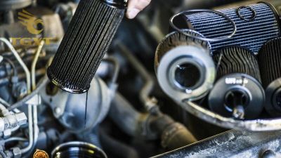 he-thong-loc-trong-tai-dien-3.jpg Hệ thống lọc dầu trong xe tải điện hiện đại, đảm bảo hoạt động tối ưu cho các bộ phận chính của xe.