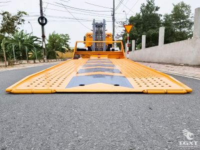 Xe cứu hộ Hino XZU730L-HKFTL3 Euro 5, tải trọng 5 tấn, sàn trượt thủy lực, phù hợp cứu hộ giao thông.