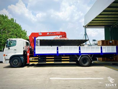 xe-tai-hino-fg8jp8a-6t8-gan-cau-unic-urv555-euro-5-2.jpg Xe tải Hino FG8JP8A 6.8T gắn cẩu URV555, tiêu chuẩn Euro 5, vận chuyển hàng hóa và nâng hạ chuyên nghiệp.