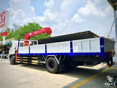 xe-tai-hino-fg8jp8a-6t8-gan-cau-unic-urv555-euro-5-5.jpg Xe tải Hino FG8JP8A 6.8T gắn cẩu URV555, tiêu chuẩn Euro 5, vận chuyển và nâng hạ hàng hóa nặng hiệu quả.