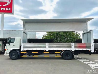 Xe tải Hino FG8JT8A 8.5T thùng kín cánh dơi, tiêu chuẩn khí thải Euro 5, vận chuyển hàng hóa lớn, an toàn, bền bỉ tại Việt Nam.