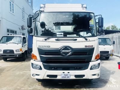 Xe tải Hino FG8JT8A 8 tấn thùng bảo ôn Euro 5, phù hợp vận chuyển hàng lạnh, động cơ mạnh mẽ, tiết kiệm nhiên liệu cho doanh nghiệp logistics.