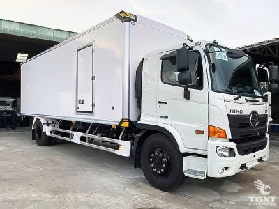 xe-tai-hino-fg8jp8a-8t-thung-bao-on-euro5-4.jpg Xe tải Hino FG8JP8A 8 tấn thùng bảo ôn Euro 5, vận chuyển hàng lạnh, tiết kiệm nhiên liệu, bền bỉ, phù hợp thực phẩm và dược phẩm.