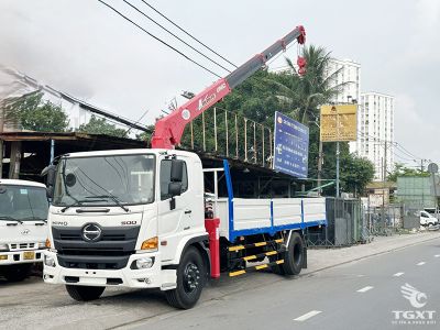 xe-tai-hino-fg8jp8a-6t-gan-cau-unic-urv547-euro-5-1.jpg Xe tải Hino FG8JP8A 6 tấn gắn cẩu Unic URV547, Euro 5, hiệu suất cao, nâng tối đa 4.7 tấn, phù hợp xây dựng và logistics.