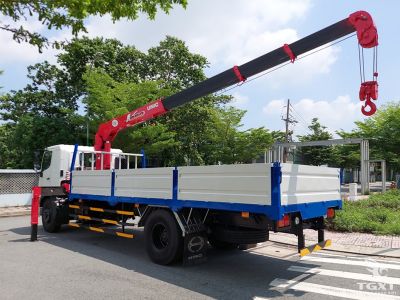 Xe tải Hino FG8JT8A 7 tấn, gắn cẩu Unic, động cơ Euro 5, phù hợp vận chuyển vật liệu và hàng nặng.