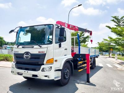 Xe tải Hino FG8JT8A 7 tấn, gắn cẩu Unic, động cơ Euro 5, phù hợp vận chuyển vật liệu xây dựng và hàng nặng.