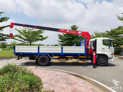 Xe tải Hino FG8JT8A 7 tấn gắn cẩu Unic, động cơ Euro 5, vận chuyển vật liệu, hàng nặng dễ dàng.