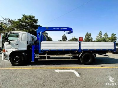 Xe tải Hino FG8JT8A 6 tấn, gắn cẩu Tadano, máy 260PS, đạt chuẩn Euro 5, vận chuyển và nâng hạ hàng hóa tối ưu, bền bỉ.