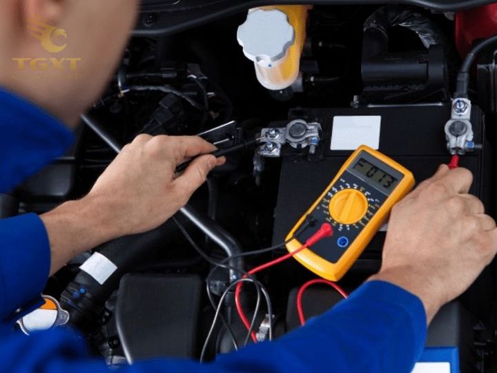Ảnh hưởng của thời tiết khắc nghiệt đến bình ắc quy xe tải, bao gồm nhiệt độ cao và thấp gây suy giảm hiệu suất và tuổi thọ.