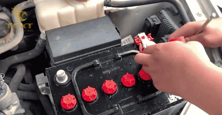 Hướng dẫn thay ắc quy xe tải tại nhà, quy trình an toàn và hiệu quả