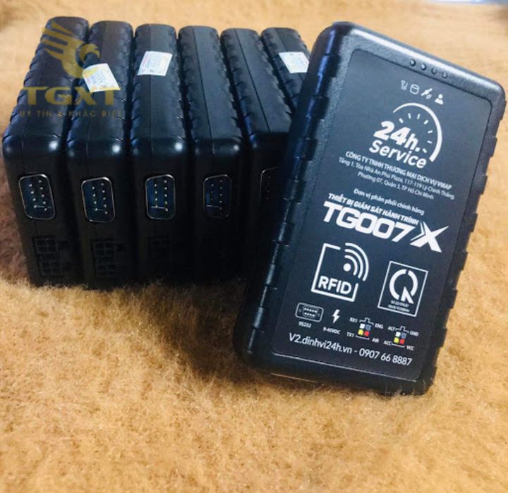 Hình ảnh so sánh ba thương hiệu hộp đen xe tải uy tín tại Việt Nam, bao gồm TechGlobal, VCOMSAT, và Viettel.
