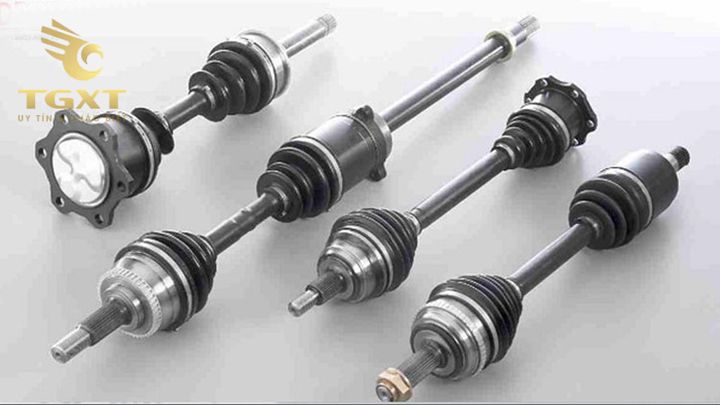 So sánh trục láp của xe tải và xe con, nhấn mạnh đặc điểm kỹ thuật, vật liệu và mục đích sử dụng riêng biệt của từng loại xe.