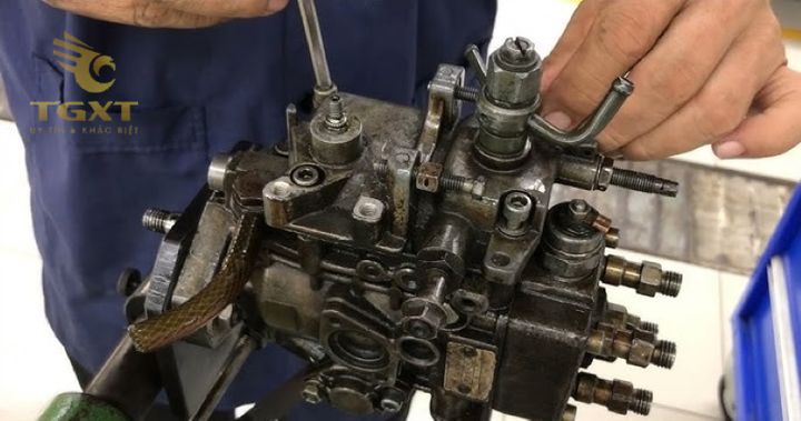 Dấu hiệu heo dầu xe tải bị hỏng - nhận biết sớm các triệu chứng rò rỉ dầu, tiếng kêu lạ, phanh yếu để đảm bảo an toàn tối đa.