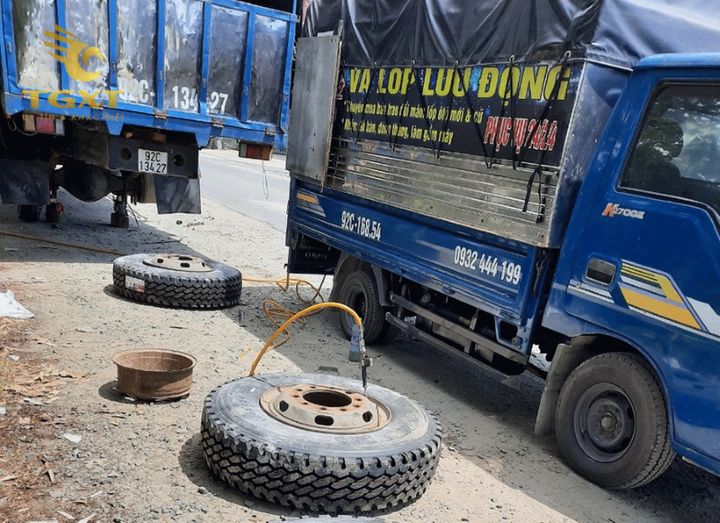 Thiết bị vá xe tải lưu động hiện đại, an toàn, nâng cao hiệu quả dịch vụ vận tải.