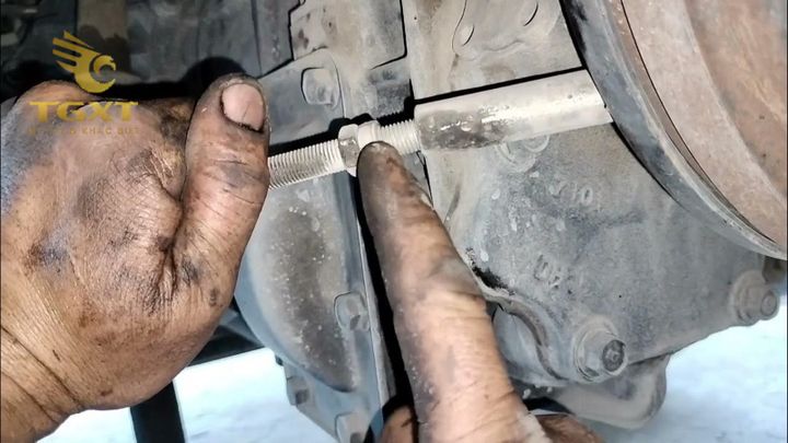 Hướng dẫn tăng thắng tay xe tải an toàn, chính xác để đảm bảo phanh hiệu quả.