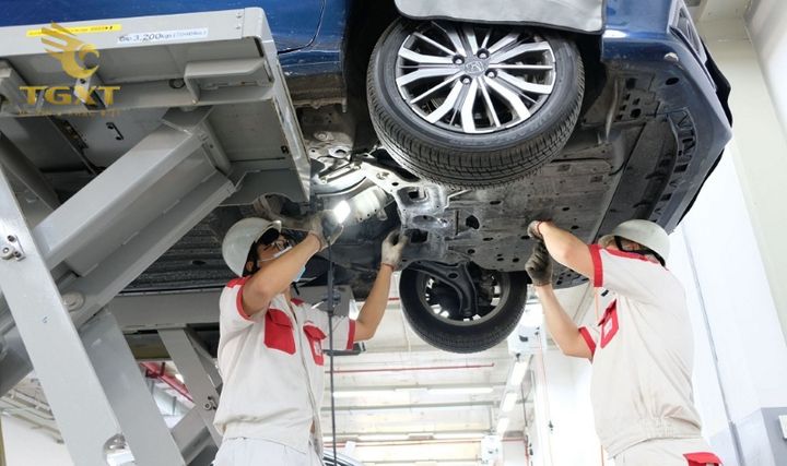 Hướng dẫn kiểm tra bảo dưỡng lốc lạnh xe tải đúng cách để duy trì hiệu suất tối ưu và an toàn.