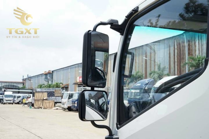 Gương cầu lồi xe tải giúp mở rộng tầm nhìn và giảm điểm mù, tăng cường an toàn khi lái xe.