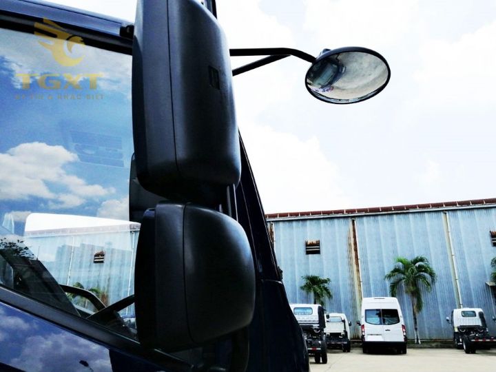Gương cầu lồi xe tải giúp mở rộng tầm quan sát, giảm điểm mù, hỗ trợ an toàn cho tài xế trên đường.