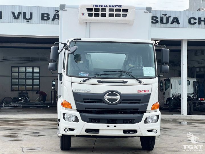 Xe tải đông lạnh Hino FG8JP8A, công nghệ Euro 5, tải 8 tấn, làm lạnh -18°C, phù hợp vận chuyển lạnh, thương hiệu Nhật Bản, tiết kiệm nhiên liệu.