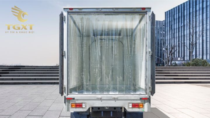 Rèm che cabin xe tải chống nắng, riêng tư, phù hợp cho tài xế đường dài.