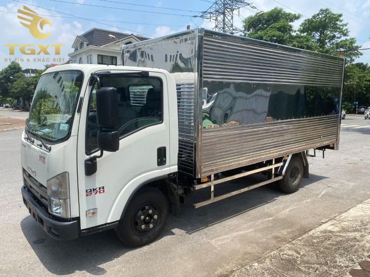 Vè che mưa kính xe tải - Phụ kiện nhỏ, hiệu quả lớn cho mọi cabin.