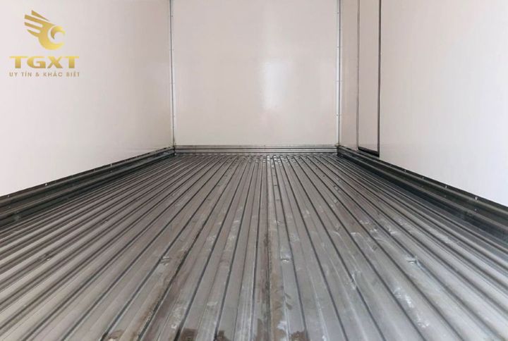 Tấm lót sàn inox cho thùng xe tải, bảo vệ nội thất và tăng độ bền xe, thiết kế đa dạng phù hợp mọi loại hàng hóa.