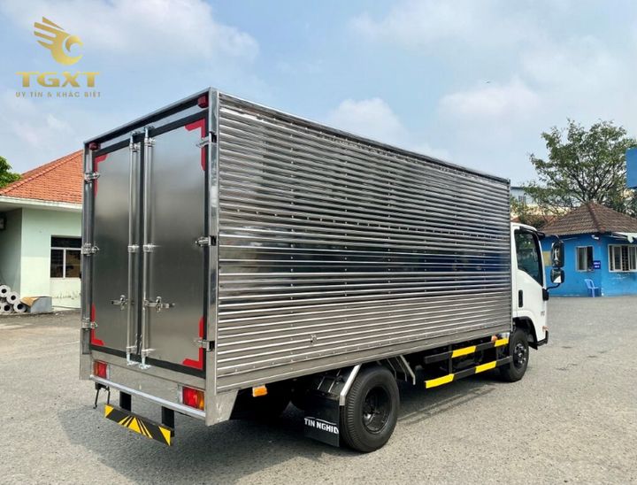 Thùng xe tải bằng nhôm nhẹ tối ưu hóa vận chuyển, giảm trọng lượng, chống ăn mòn, phù hợp nhiều loại xe tải.