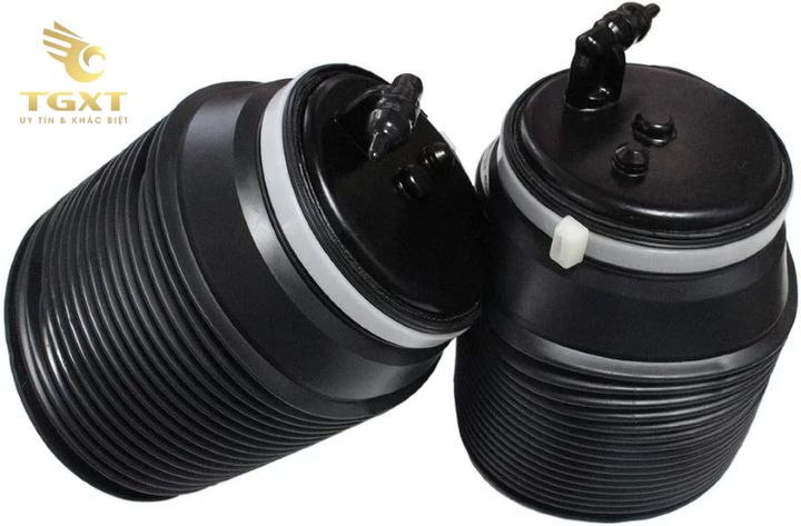Xe tải với bóng hơi giảm xóc tiên tiến, công nghệ treo khí nén hiện đại, giúp vận hành êm ái, an toàn và tối ưu hiệu suất vận chuyển hàng hóa.