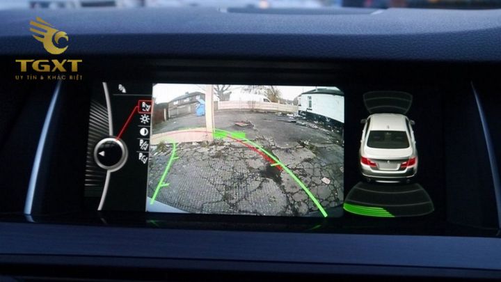 Camera lùi hỗ trợ lùi xe tải giúp tăng an toàn, loại bỏ điểm mù, tầm nhìn 360 độ và công nghệ AI, phù hợp vận chuyển hiện đại.