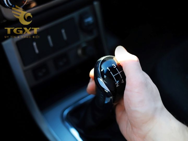 Hướng dẫn kỹ thuật vào số xe tải để đảm bảo an toàn và nâng cao tuổi thọ hộp số.
