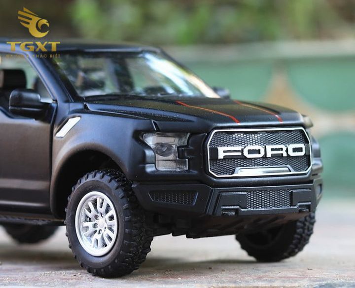 Mô hình xe bán tải đa dạng, từ Ford tới Toyota, phản ánh xu hướng ô tô hiện đại tại thị trường Việt Nam.