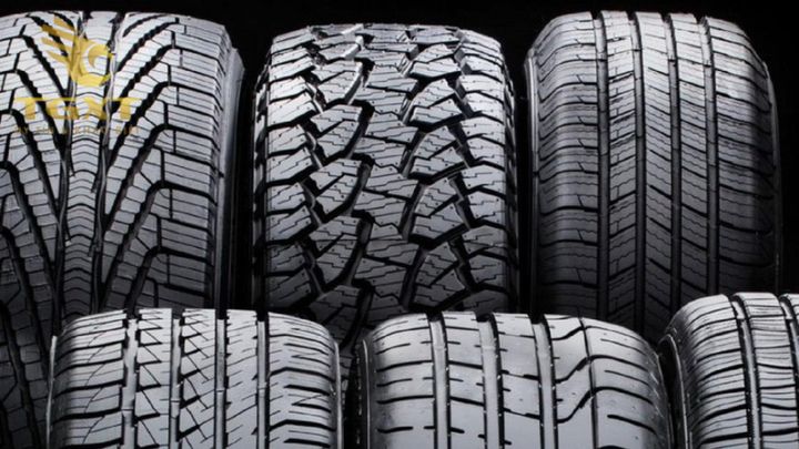 Lốp xe tải có thiết kế khía rãnh phức tạp, tối ưu độ bám đường, kiểm soát xe tốt hơn trong điều kiện khắc nghiệt.