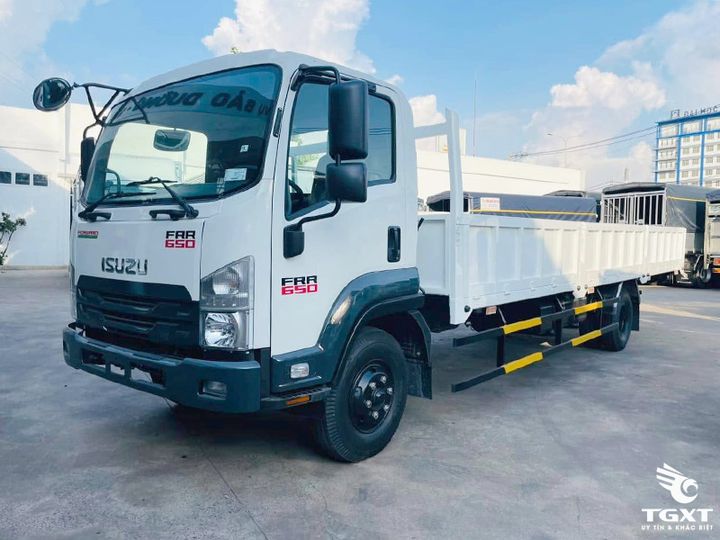 Xe tải Isuzu FRR90NE5 6.2 Tấn, cabin rộng, động cơ Euro 5, tối ưu vận chuyển và tiết kiệm nhiên liệu nội tỉnh lẫn liên tỉnh.