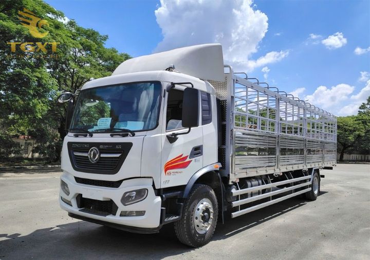 Nghi lễ cúng xe truyền thống Việt Nam thể hiện lòng thành kính, cầu may mắn cho phương tiện. Thể hiện bản sắc văn hóa trong đời sống hiện đại.