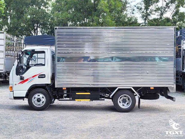 Xe tải JAC H200 E5 1.9T thùng kín, vận chuyển đa dạng, tiết kiệm nhiên liệu, an toàn, linh hoạt phù hợp doanh nghiệp nhỏ tại Việt Nam.