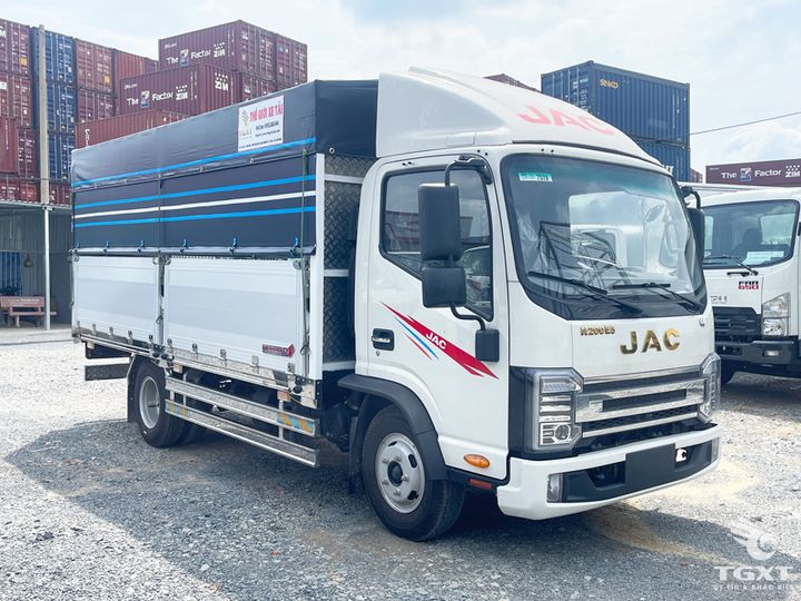 Xe tải JAC N200S Pro E5 1.9 Tấn thiết kế hiện đại, khả năng vận chuyển tối ưu cho doanh nghiệp và cá nhân. Tiết kiệm nhiên liệu, bảo hành 5 năm.