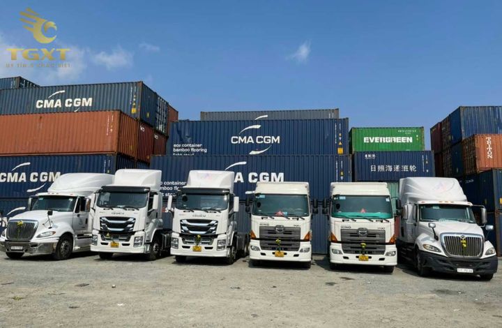 Xe tải kinh doanh vận tải trong hệ thống giao thông Việt Nam, phù hợp pháp lý mới 2024.