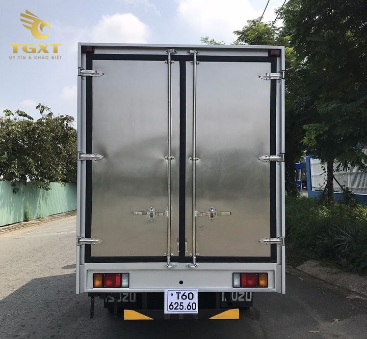 Hình ảnh quy cách thùng xe tải Isuzu mới nhất phù hợp với tiêu chuẩn kỹ thuật và quy định pháp luật.