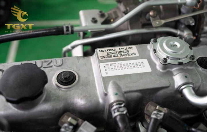 Hình ảnh mô tả vị trí số máy xe tải Isuzu, giúp dễ dàng nhận biết cho các nhà nhập khẩu và người dùng.