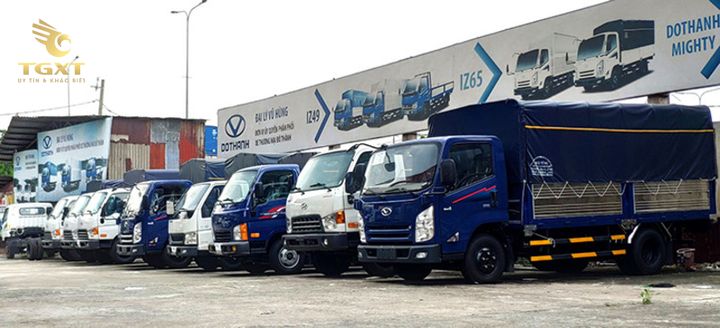 Máy ra vào lốp xe tải đa thương hiệu tại Việt Nam, phù hợp cho các xưởng dịch vụ vận tải.