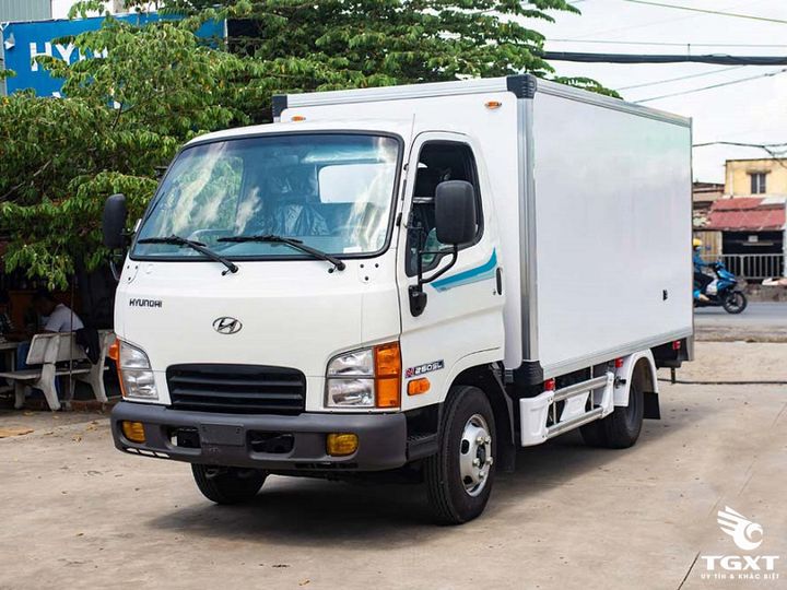 Xe tải Hyundai New Mighty N250SL 2.5T thùng bảo ôn Euro 5, vận chuyển hàng hóa nhiệt độ nhạy, hiệu suất cao, tiết kiệm nhiên liệu, bảo hành 3 năm.