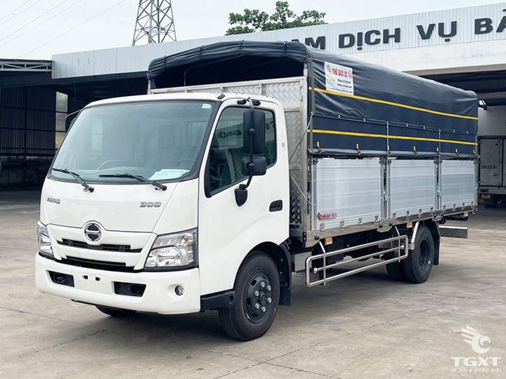 Xe tải Hino XZU720L 3.5 tấn Euro 5, máy chạy Diesel, thân thiện môi trường, phù hợp vận chuyển đô thị, chính sách bảo hành dài hạn.