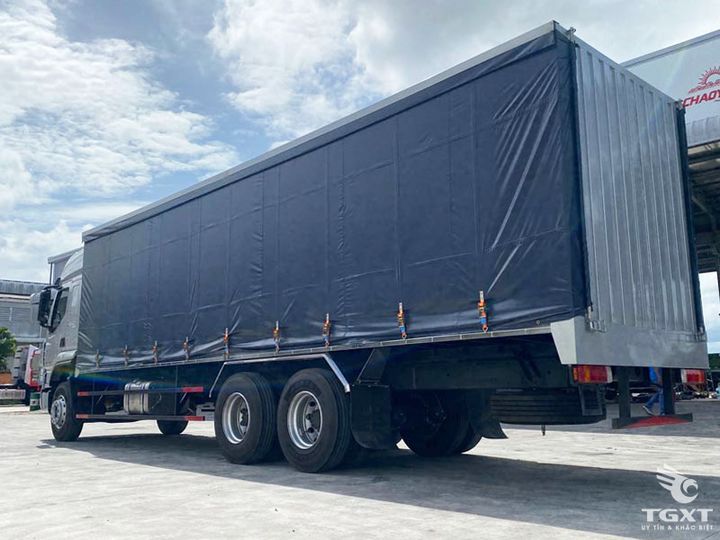 Xe tải ChengLong LZ1250H5CBT 14.5 tấn, động cơ 260HP, thiết kế mạnh mẽ phù hợp vận chuyển nặng.