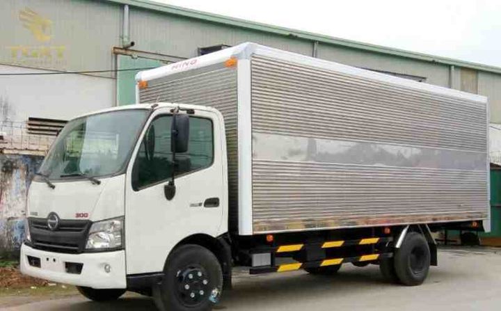 Xe tải 2.5 tấn với thùng tiêu chuẩn 4.3m x 1.8m x 2.0m, lý tưởng cho vận chuyển nội đô. Phân tích so sánh các hãng, lựa chọn tối ưu.