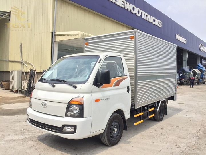Xe tải 1.5 tấn phù hợp vận chuyển hàng hóa tại Việt Nam, kích thước 5,43m x 1,94m x 2,265m, thùng 3,65m x 1,81m x 0,4m, các loại thùng phổ biến.